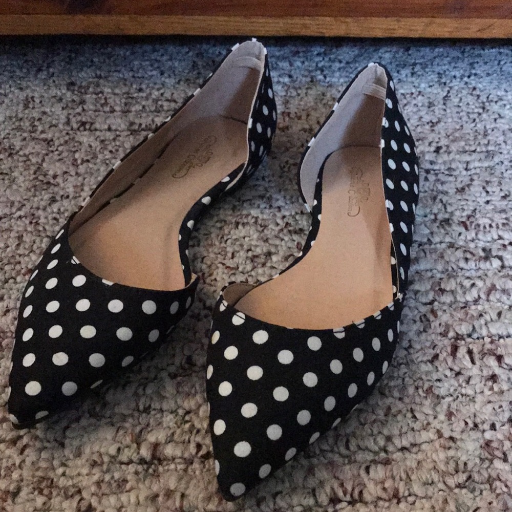 NEW Journee Collection Flats